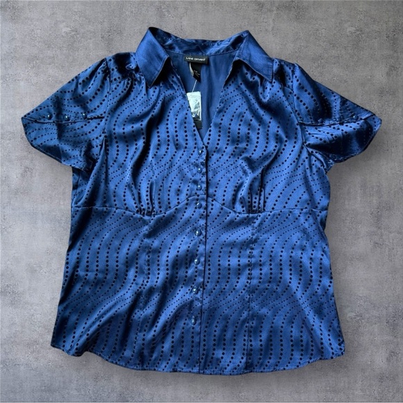 Lane Bryant Navy Button-Down Women's Flocked Dot Blouse - NWT - Picture 3 of 6